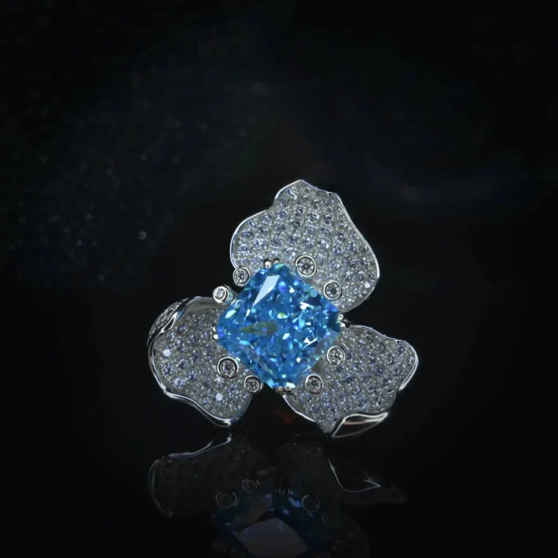 Radiant-cut-Aquamarine-Diamond-Ring