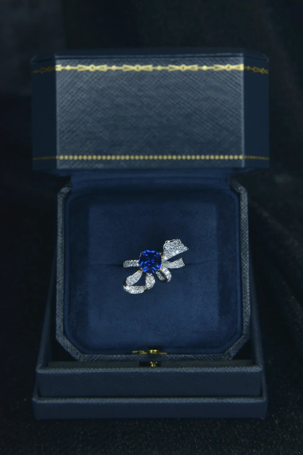 knot-sapphire-diamond-ring-ribbon-ring