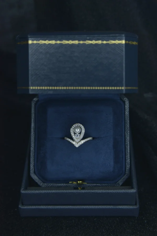 The Crown pearl and diamond ring - Image 6