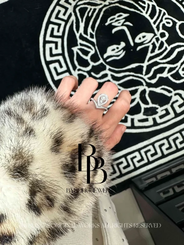 The Crown pearl and diamond ring - Image 2