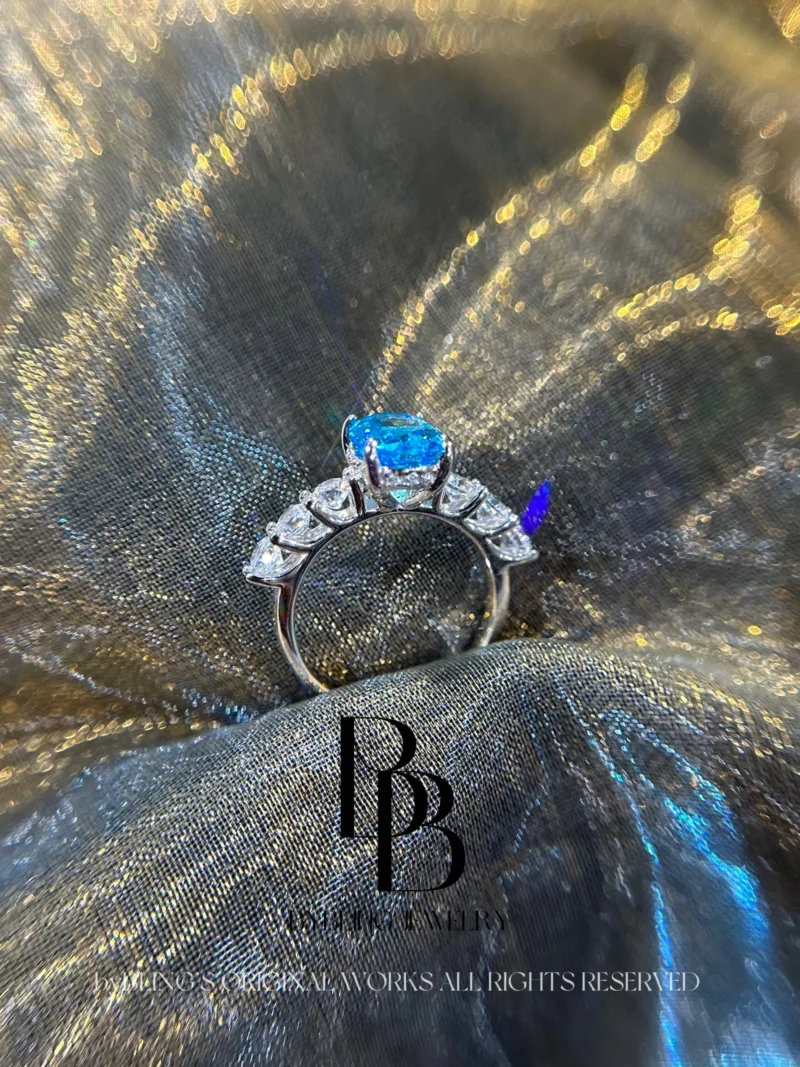 The oval-shaped aquamarine and diamond ring
