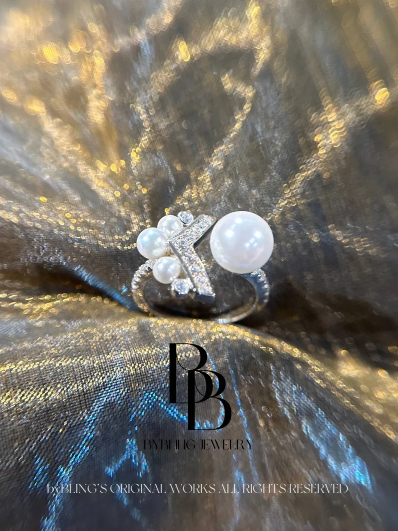 Crown V-shaped Pearl and Diamond Ring