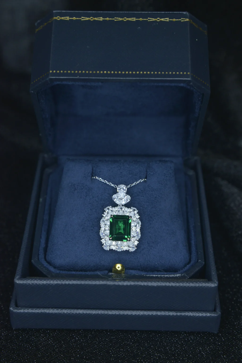 Classic Emerald with Side Diamonds Pendant - Image 6