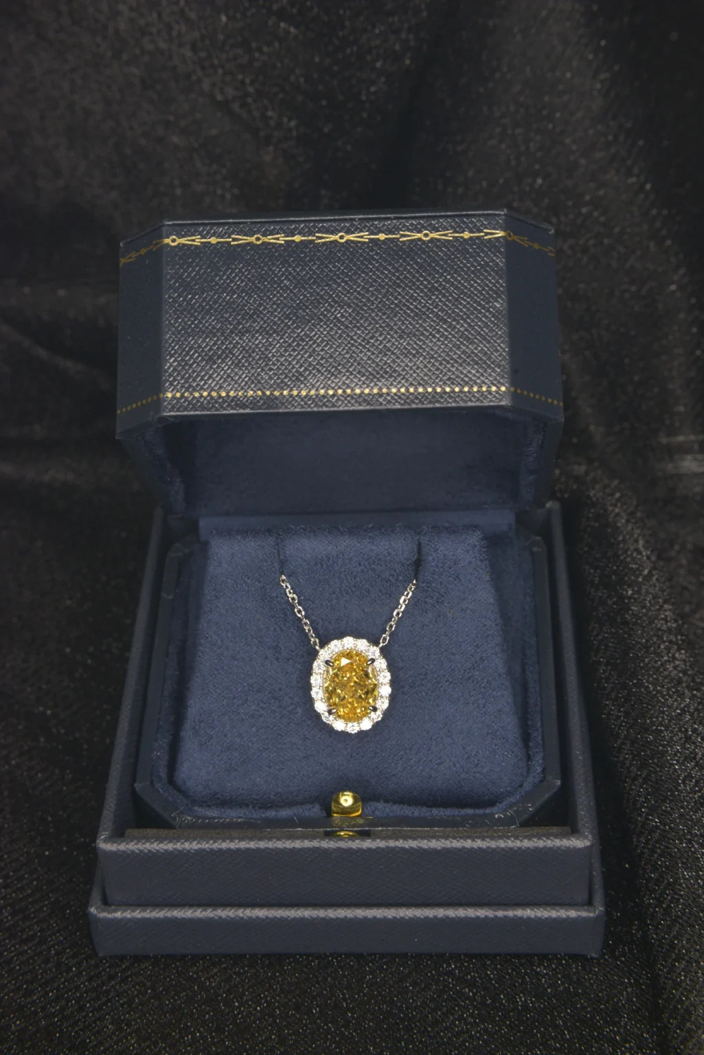 Oval-shaped Yellow Diamond and Diamonds Pendant - Image 7