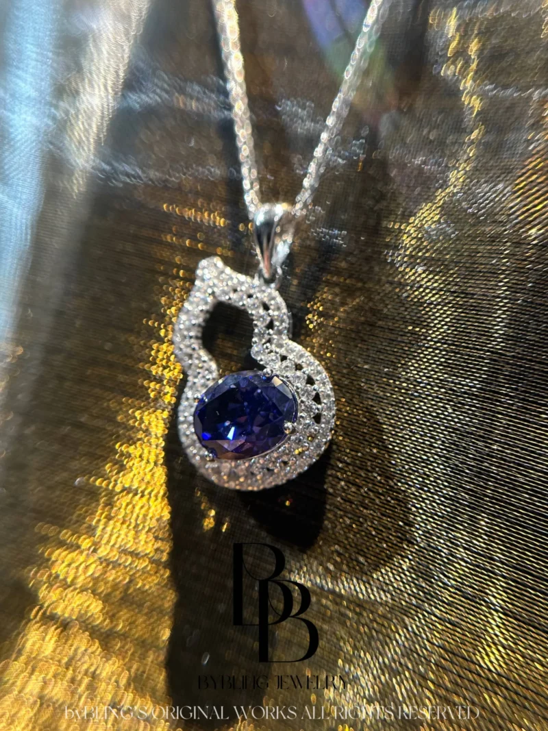 Hulu-Embodied Sapphire Zirconia Pendant