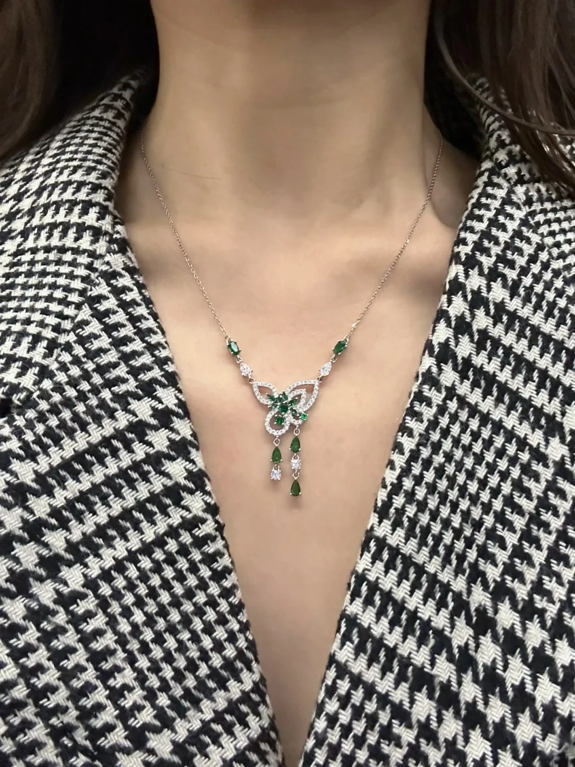 Sparkling Butterfly Emerald and Diamonds Pendant - Image 5