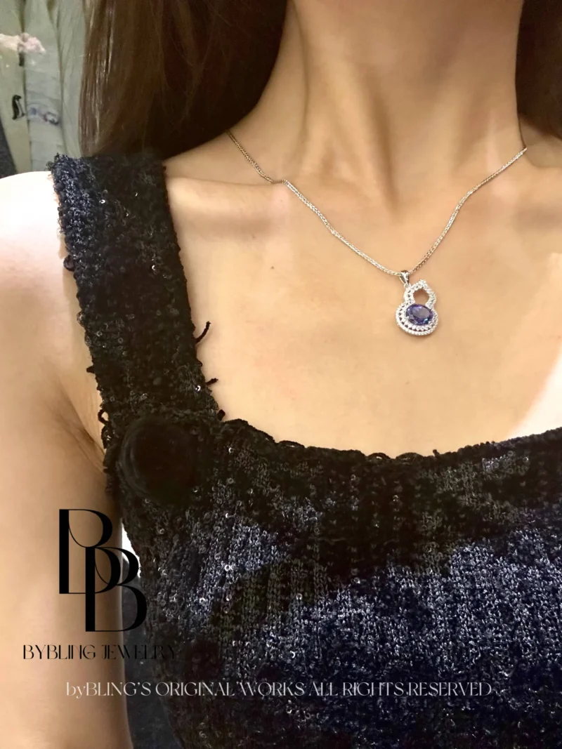 Hulu-Embodied Sapphire Zirconia Pendant