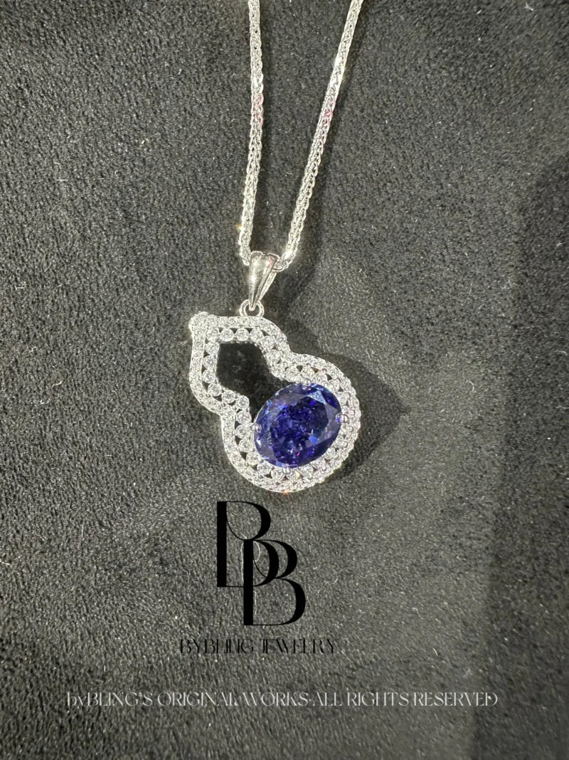Hulu-Embodied Sapphire Zirconia Pendant