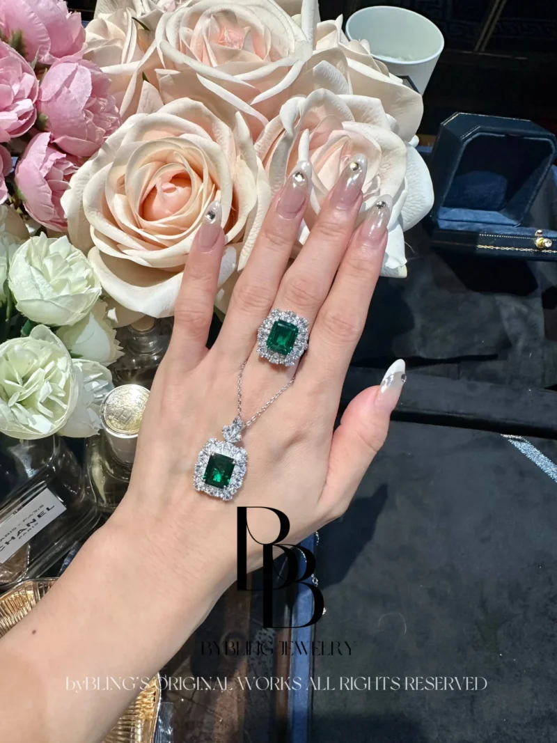 Captivating Lab-Made Emerald Green Gemstone S925 Silver Halo Pendant Necklace - A Verdant Jewel