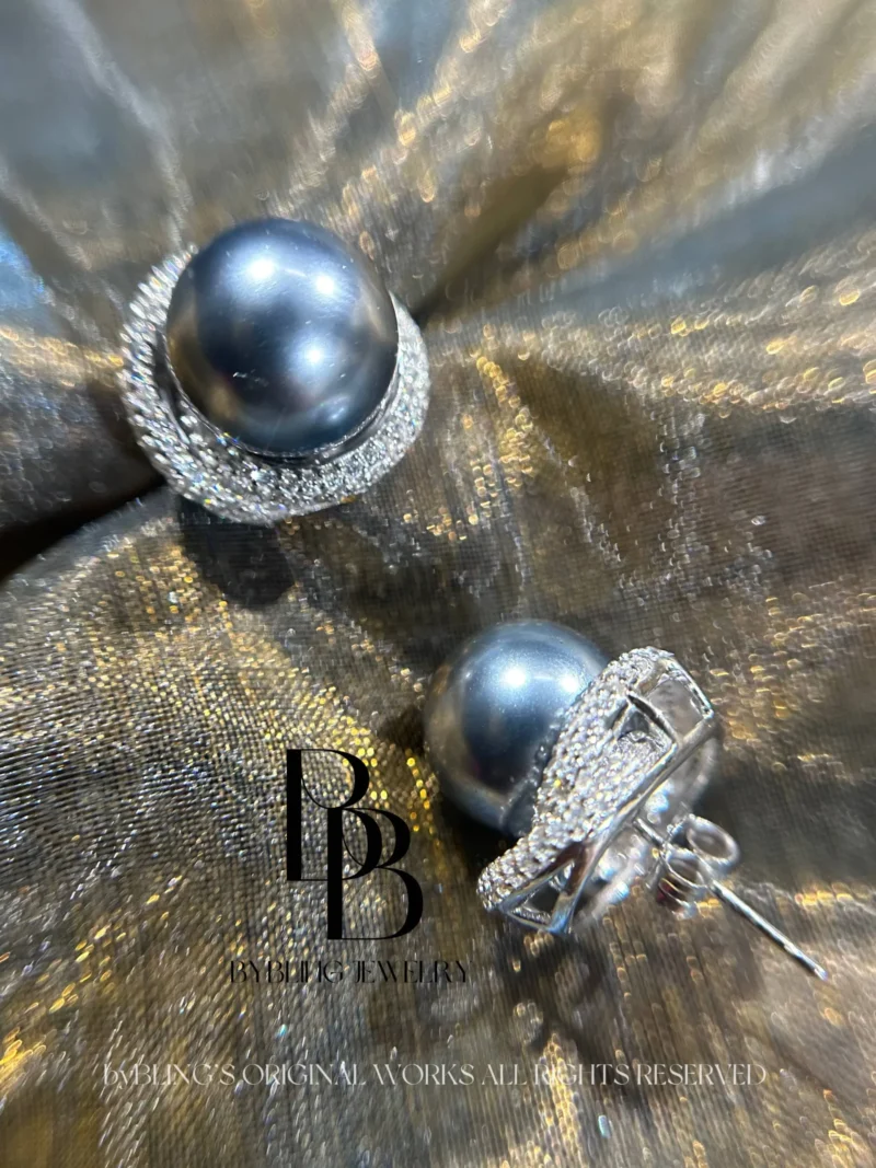 The Tahitian pearl and diamond earrings