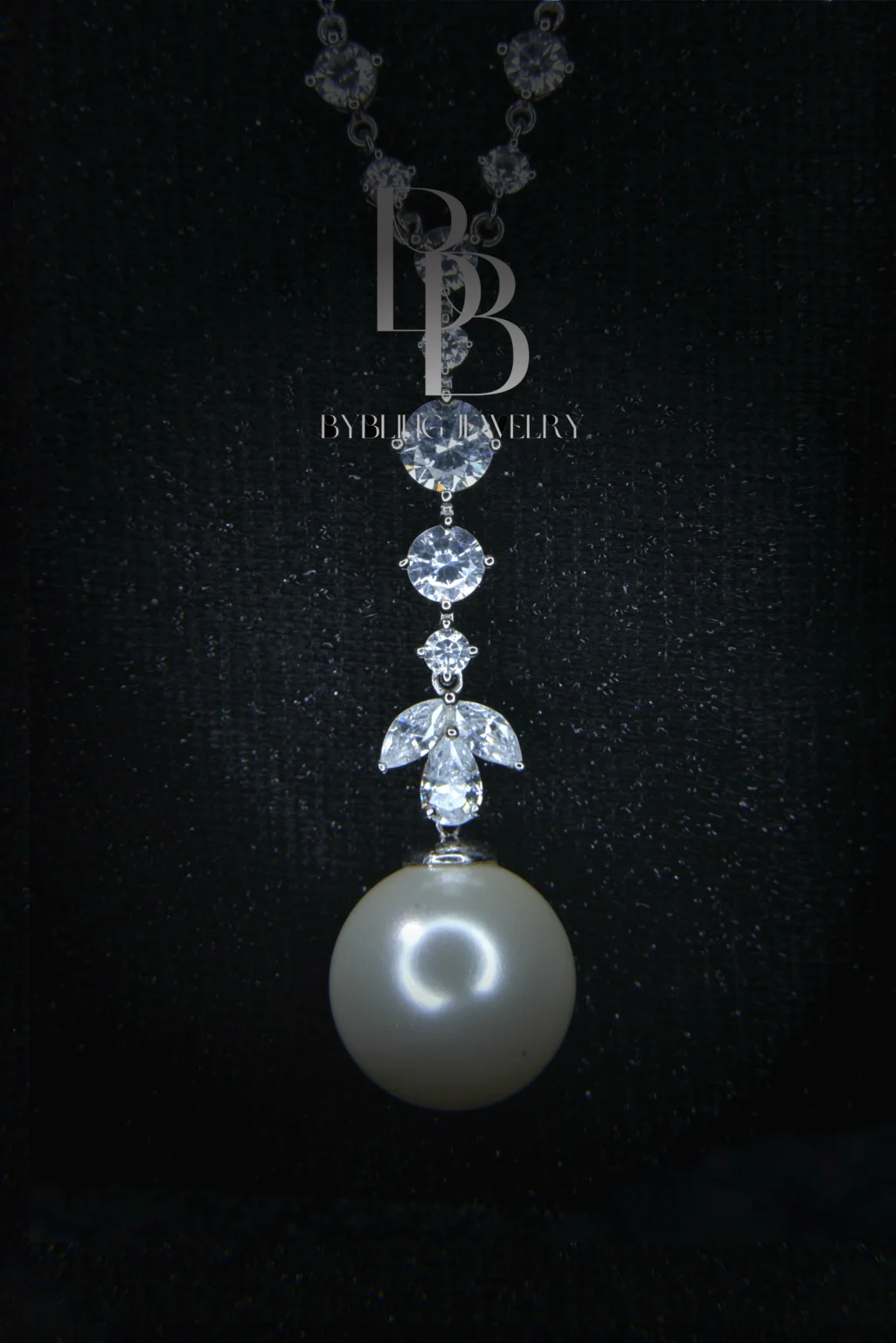 Artificial Pearl and Zircon Embellished Elegant Necklace